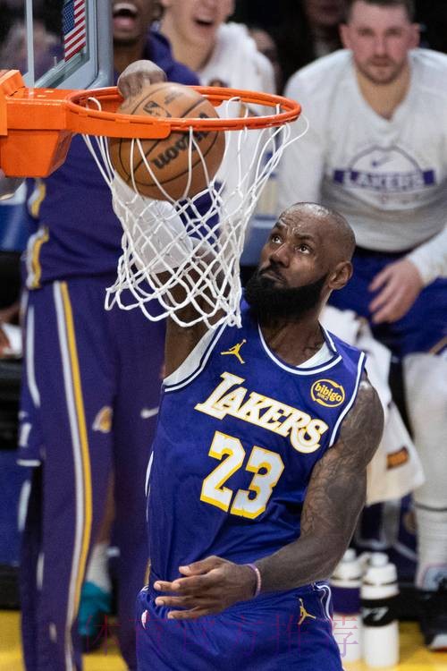 常规赛1月10日：雄鹿VS湖人 詹姆斯集锦